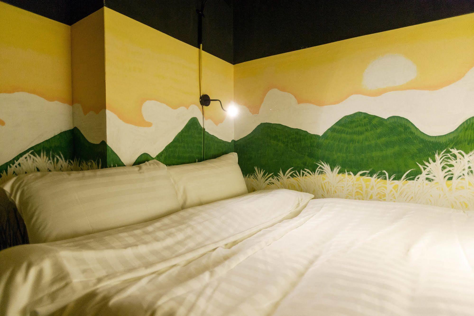 Angels Hostel Taipei Ximen Exteriör bild